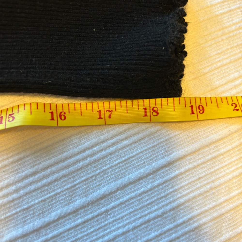 Vintage woman’s black sweater - Picture 11 of 11